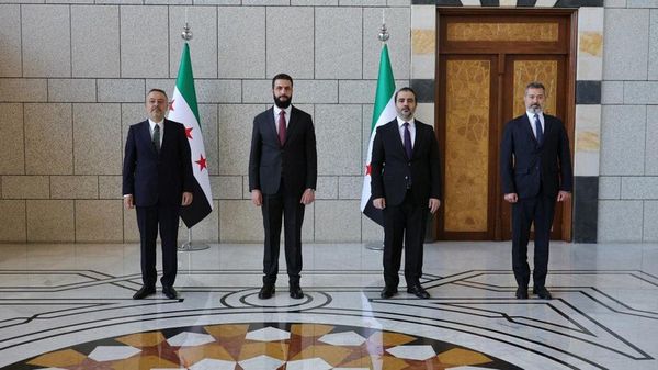 Türkiye'nin Şam Büyükelçisi Yılmaz, Cumhurbaşkanı Şara'ya Güven Mektubunu Teslim Etti