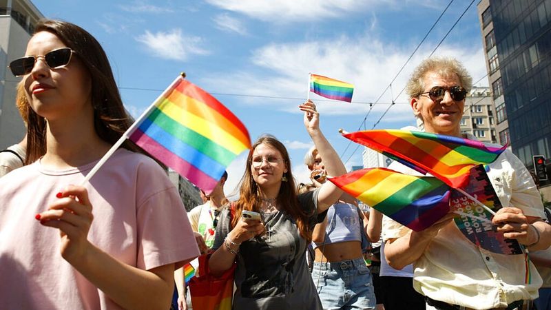Ukrayna Yüksek Mahkemesi Eşcinsel Çiftleri 'Fiili Aile' Olarak Tanıdı, Ancak Evlilik Yasası Değişmedi