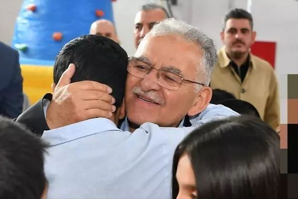 Memduh Büyükkılıç'tan Sevgi Evleri Çocuklarına Bayram Ziyareti