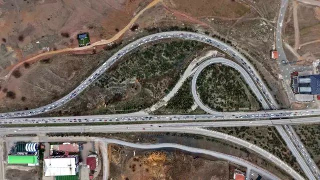 Kırıkkale'de Ramazan Bayramı Dönüşü Trafik Yoğunluğu Yaşandı