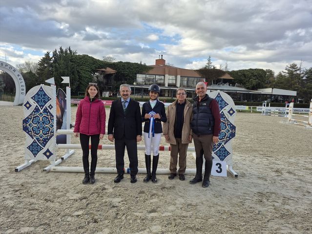 Defne Turasan, Engel Atlama Yarışmalarında Ödüller Kazandı