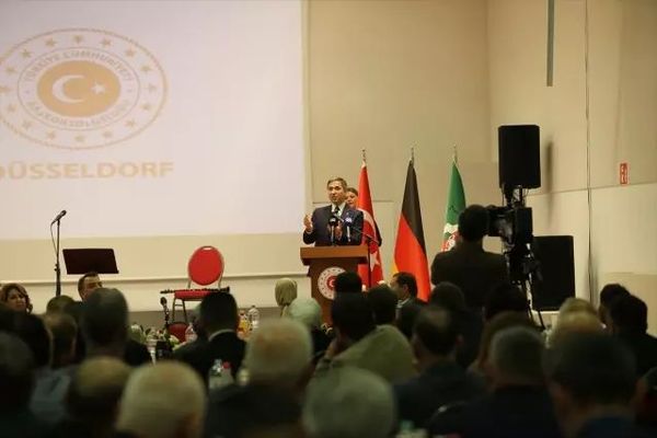 Türk-Alman Dostluk Grubu Düsseldorf'ta Türk Toplumuyla Buluştu