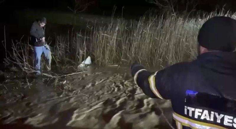 Adıyaman Gölbaşı'nda Selde Mahsur Kalanlar İtfaiye Tarafından Kurtarıldı