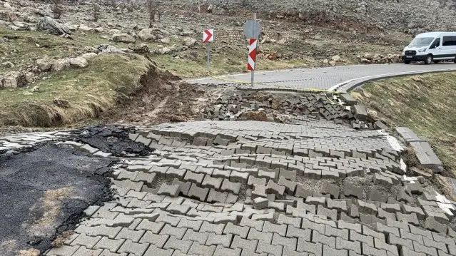 Nemrut Dağı'ndaki Göçük Sonrası Yol Açma Çalışmaları Başladı