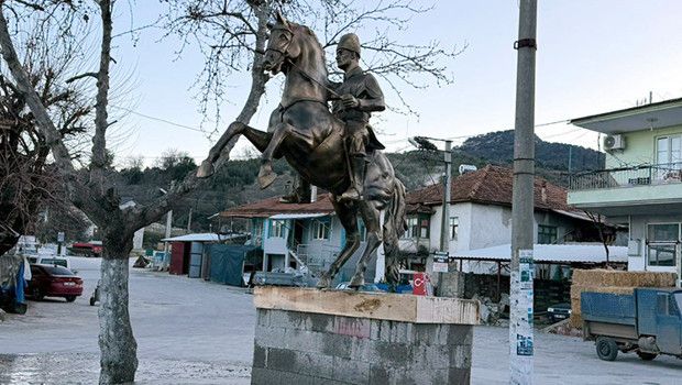 Kestel Köyü Meydanına Atatürk’ün At Üstündeki Heykeli Dikildi