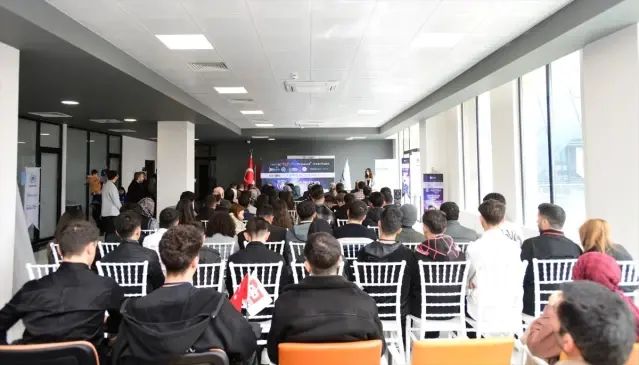 Van'da Türkiye Uzay Ajansı Öncülüğünde Astro Hackathon Başladı