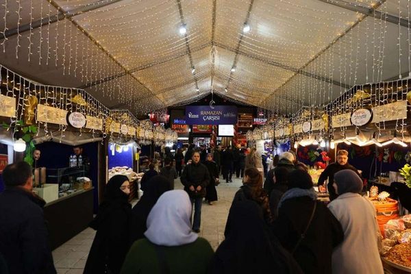 Esenler’de Ramazan Etkinlikleri Meydanları Şenlendirdi, Gelenekler Yaşatıldı
