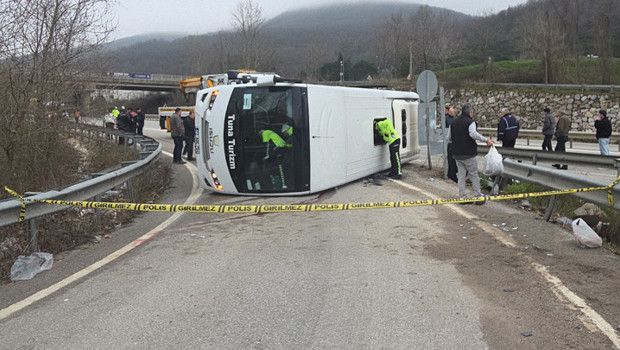 Yalova’da İşçi Servisi Devrildi: 1 Ölü, 20 Yaralı