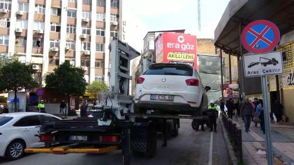 Adana'da Park Yasağına Uymayan 150 Araca 187 Bin TL Ceza Kesildi