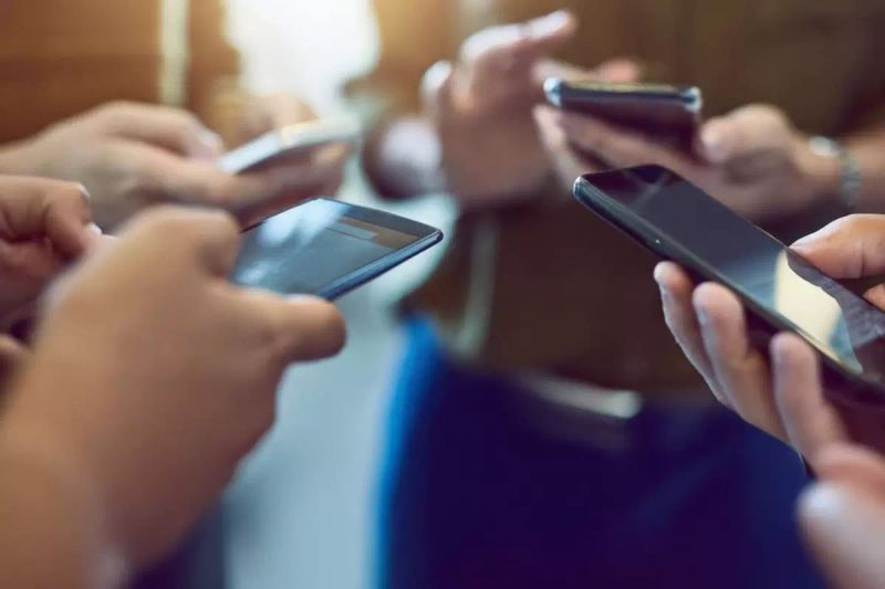 İstanbul'da Gece Yarısı Deprem Bildirimi Panik Yarattı