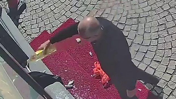 Eczacı Ö.Y., Palandöken’de Ayçiçek Yağıyla Eczaneyi Yakmaya Kalkıştı