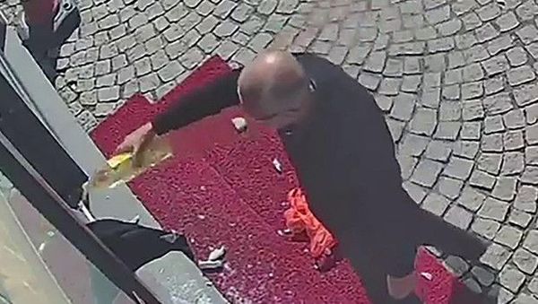 Eczacı Ö.Y., Palandöken’de Ayçiçek Yağıyla Eczaneyi Yakmaya Kalkıştı