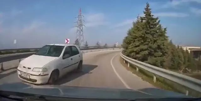 Yunusemre'de Ters Yöne Giren Araç Kameraya Yakalandı