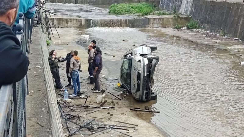 Hatay'da Kanala Düşen Otomobildeki Anne ve Bebeği Kurtarıldı