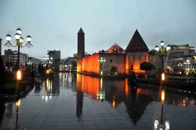Erzurum'da Yoğun Buzlanma ve Çığ Tehlikesi Uyarısı Yapıldı