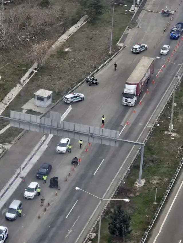 Ankara'da Ramazan Bayramı Trafik Denetimleri Helikopterle Güçlendirildi