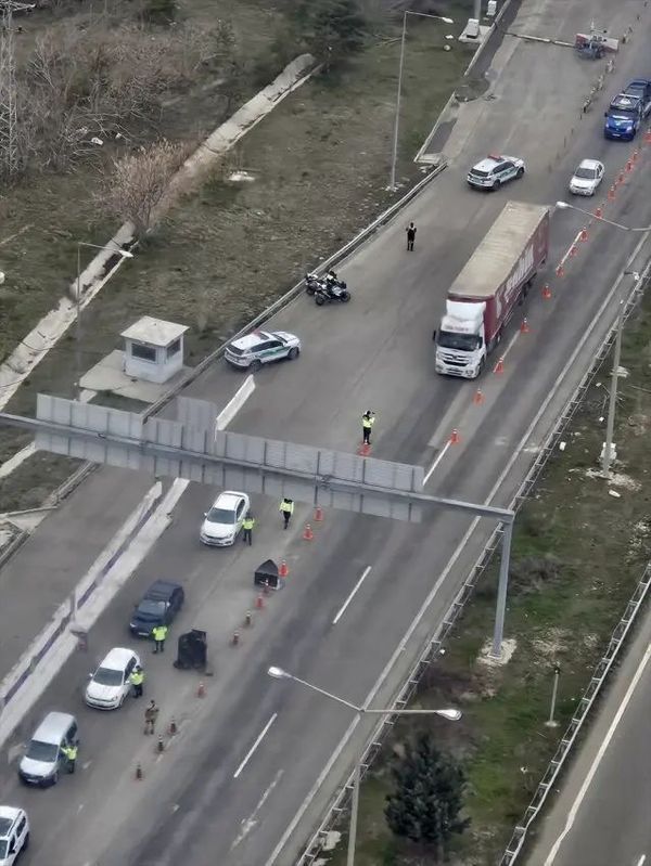 Ankara'da Ramazan Bayramı Trafik Denetimleri Helikopterle Güçlendirildi