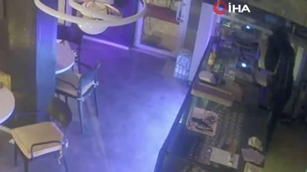 Kayseri'de Hırsızlık Şüphelisi Kafede Yiyip İçip Eğlenirken Yakalandı