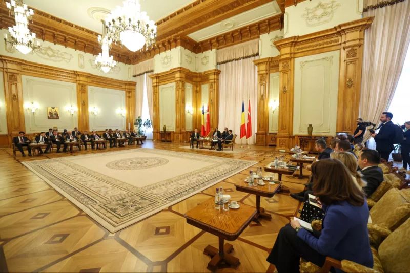 TBMM Başkanı Kurtulmuş, Bükreş'te Romanya Senato Başkanı Abrudean ile Görüştü