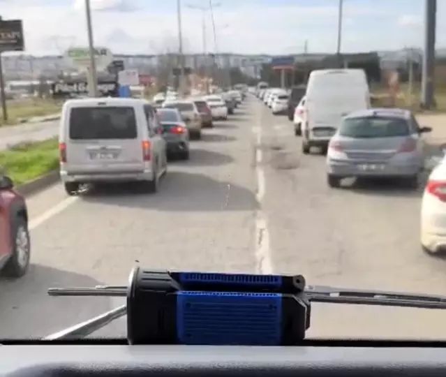 Diyarbakır'da İtfaiye Ekiplerine Fermuar Sistemiyle Yol Verildi