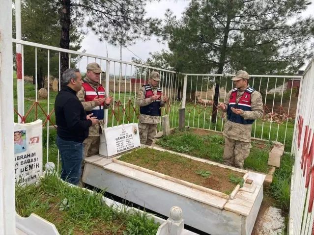 Şanlıurfa Jandarma Ekipleri Şehit Kabirlerini Ramazan Bayramı İçin Yeniledi