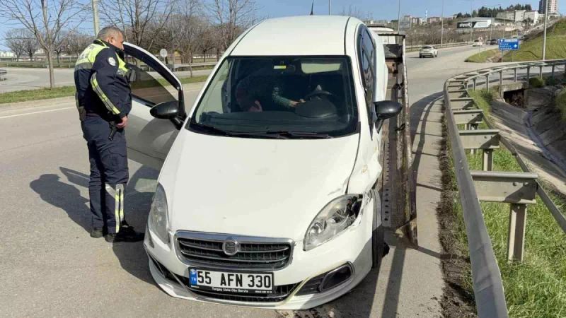 Samsun İ̇lkadım'da Otomobil Refüjü Aşıp Bariyere Çarptı: 1 Yaralı