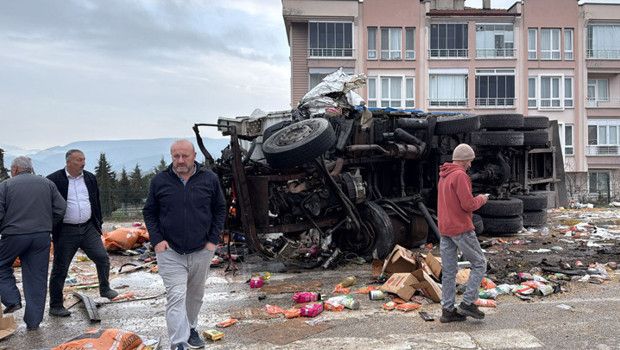Samsun'da Fren Arızası Yapan Kamyon 4 Araca Çarptı, 19 Yaralı