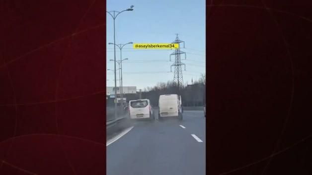 İstanbul Trafiğinde Tehlikeli Yol Verme Anlaşmazlığı Bariyerlere Sıkışmaya Neden Oldu