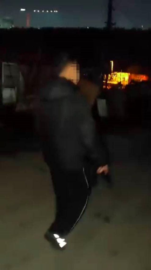 Küçükçekmece’de Uzun Namlulu Silah Taşıyan Şahıs Mahallede Korku Yarattı