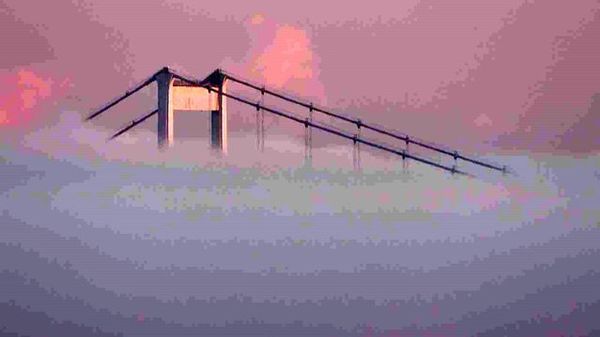 İstanbul Boğazı'nda Sabah Yoğun Sisin Etkisiyle Görüş Mesafesi Düşüyor