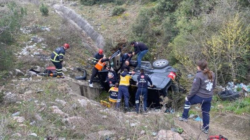 Bilecik'te D-650 Karayolunda Takla Atan Araçta 2 Kişi Yaralandı