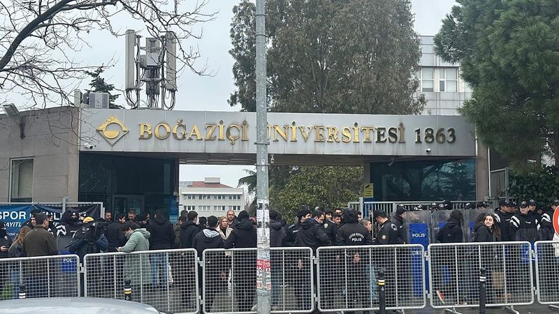 Erdoğan Boğaziçi Üniversitesi'nde: Fiziki Dersler İptal Edildi, En Az 3 Öğrenci Gözaltına Alındı