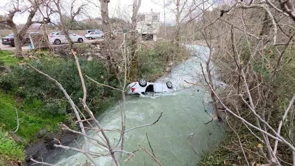 Hatay'da Otomobil Dereye Düşerek Sürücü Risk Altına Girdi