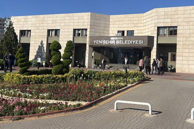 Mersin Yenişehir Belediyesi’ne Yönelik Operasyonda 33 Şüpheli Gözaltında, 76 Suç Görüşmesi Dosyada