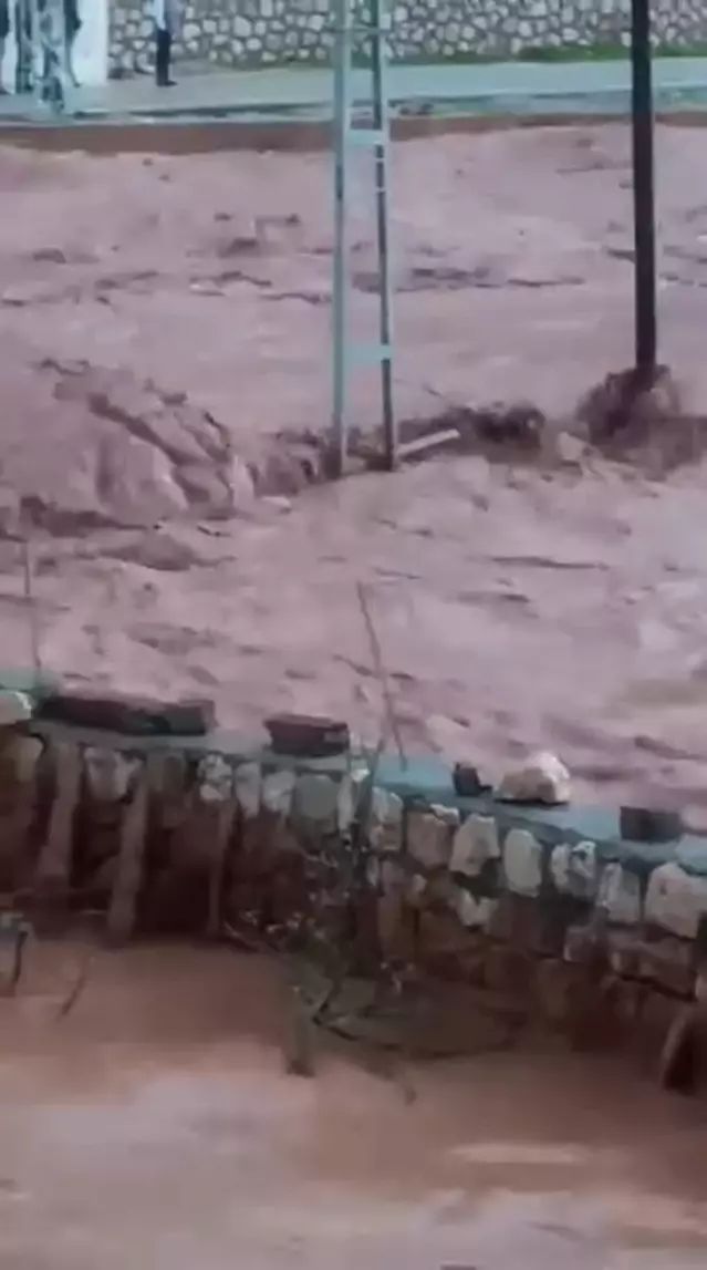 Şırnak'ta Sağanak Yağış Sonrası Evler Su Baskınına Maruz Kaldı