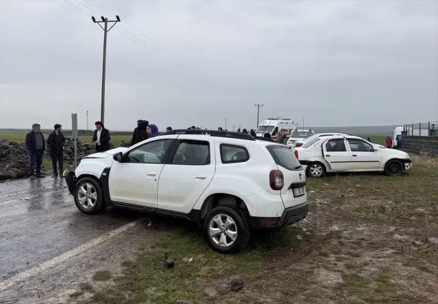 Siverek'te Çarpışan İki Araçta 8 Kişi Yaralandı