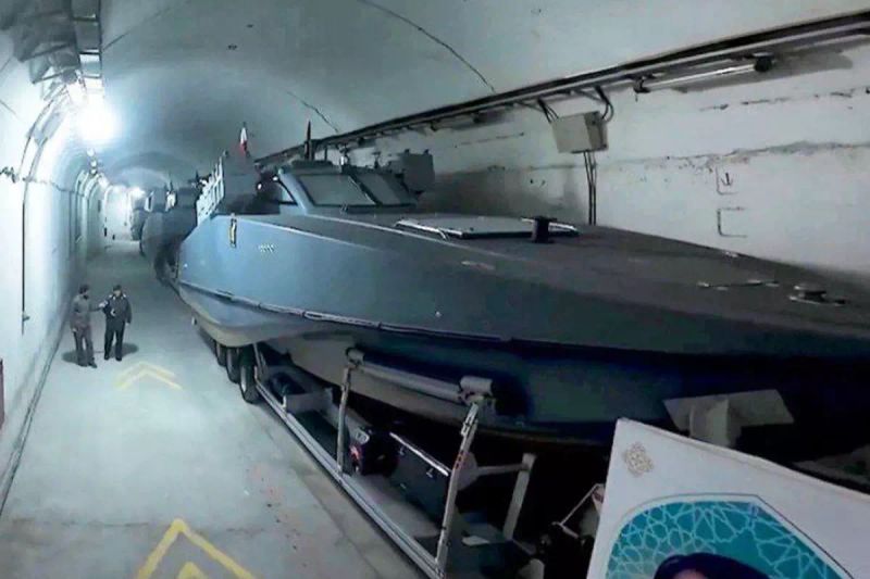 İran, Basra Körfezi'ndeki Yeraltı Deniz Üssüne Ait Görüntüleri Yayınladı