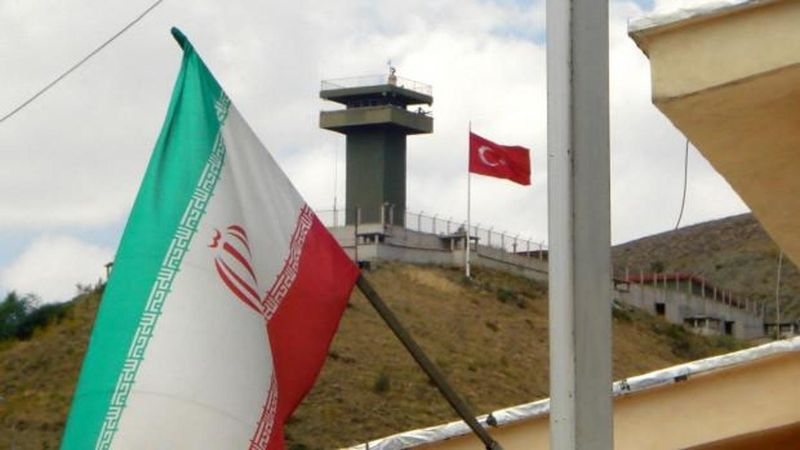 Türkiye'den İran'a Yardım Tırları Gürbulak Sınır Kapısından Geçti