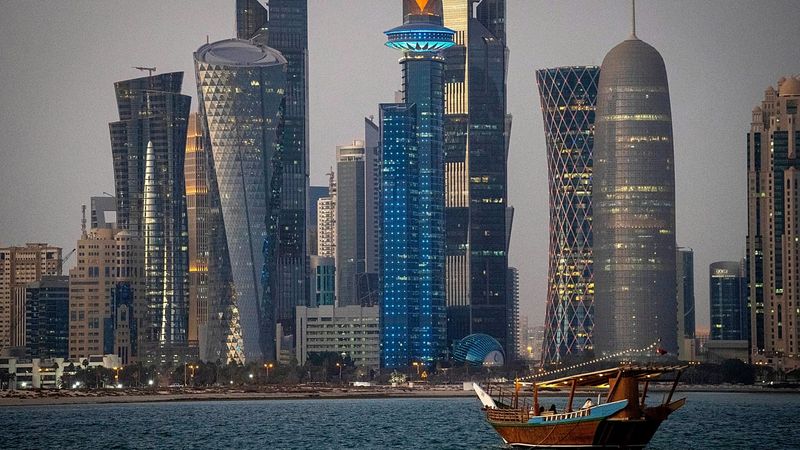 İran, Katar açıklarında petrol tankerine füze saldırısı düzenledi