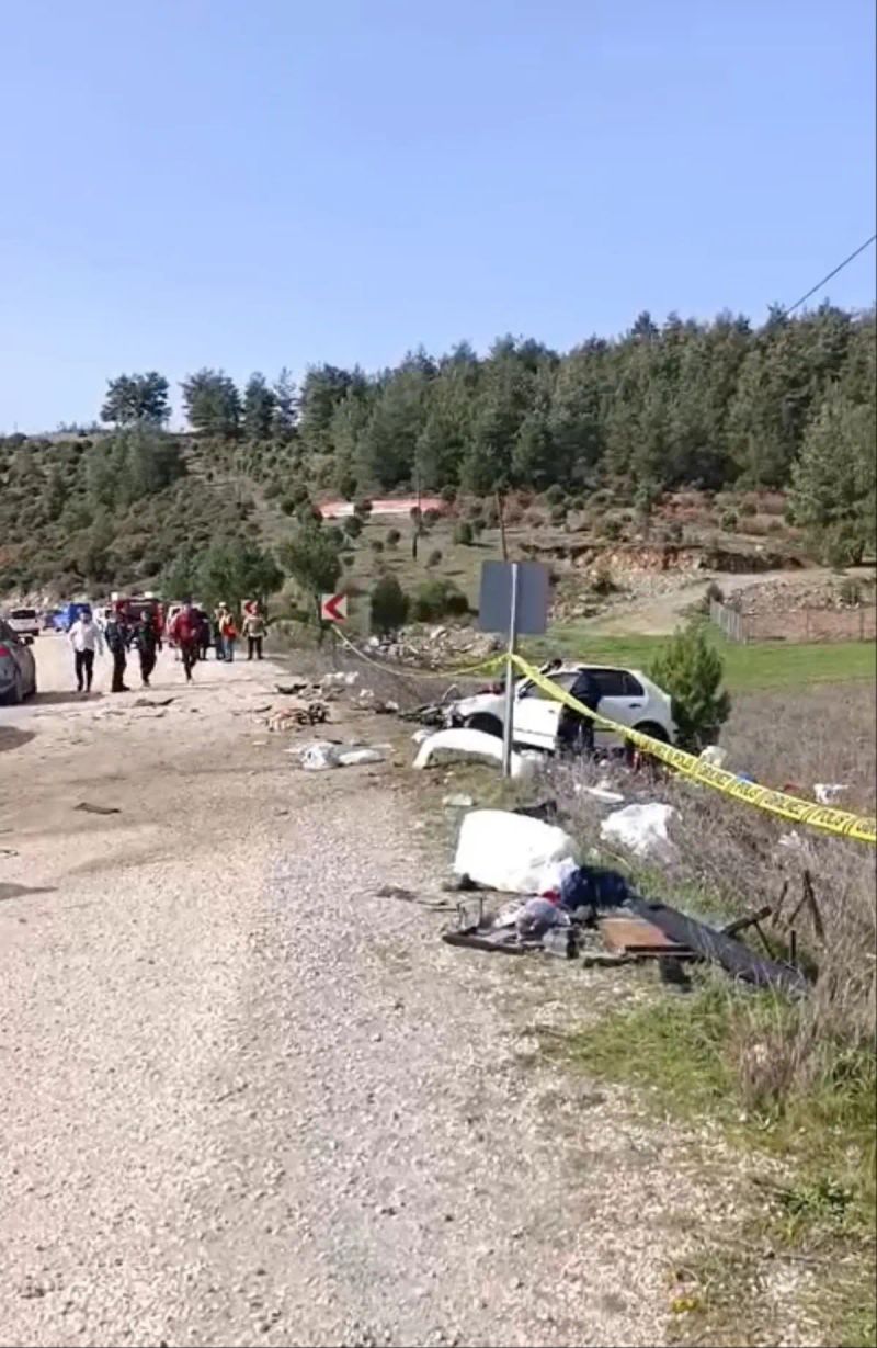 Orhaneli’de Hafriyat Kamyonu ile Otomobil Çarpıştı: Eşi Hayatını Kaybetti, Sürücü Yaralı