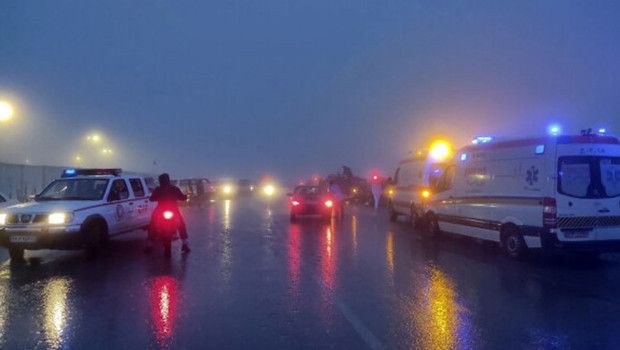 İran'da Helikopter Kazası Pazar Yerinde Yangına Neden Oldu