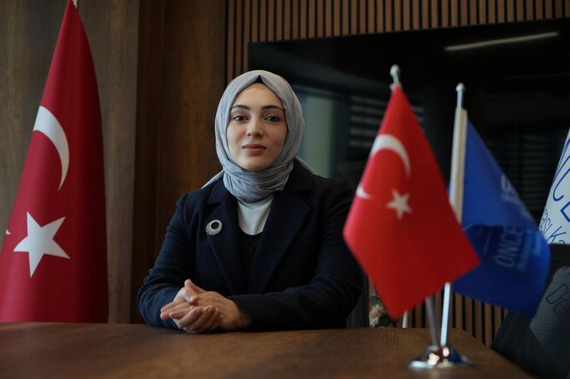 28 Şubat Mağduru Nuraycan Songür, Yaşadıklarını ve Mücadelelerini Anlattı