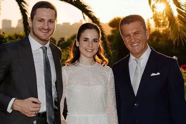 Ömer ve Revna Sarıgül Çifti Anlaşmalı Boşanarak 6 Yıllık Evliliğini Sonlandırdı