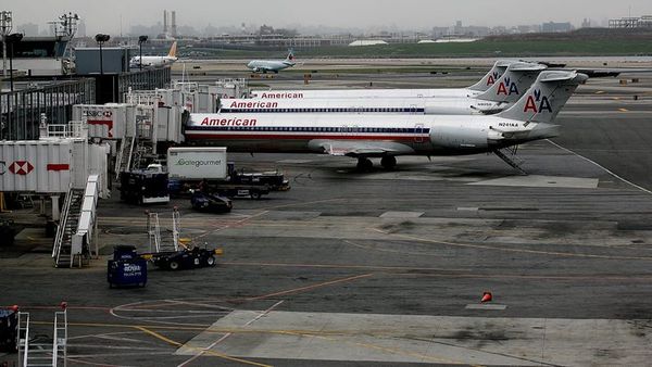 New York LaGuardia Havalimanı'nda Pist Kazası Nedeniyle Uçuşlar Durduruldu