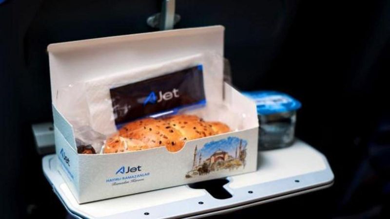 AJet Ramazan Ayında Uçuşlarda İftar ve Sahur İkramı Sunuyor