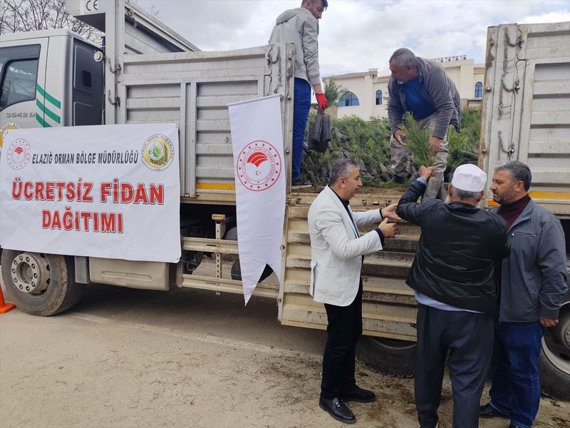 Baskil'de Dünya Ormancılık Haftası Kapsamında 20 Bin Fidan Ücretsiz Dağıtıldı