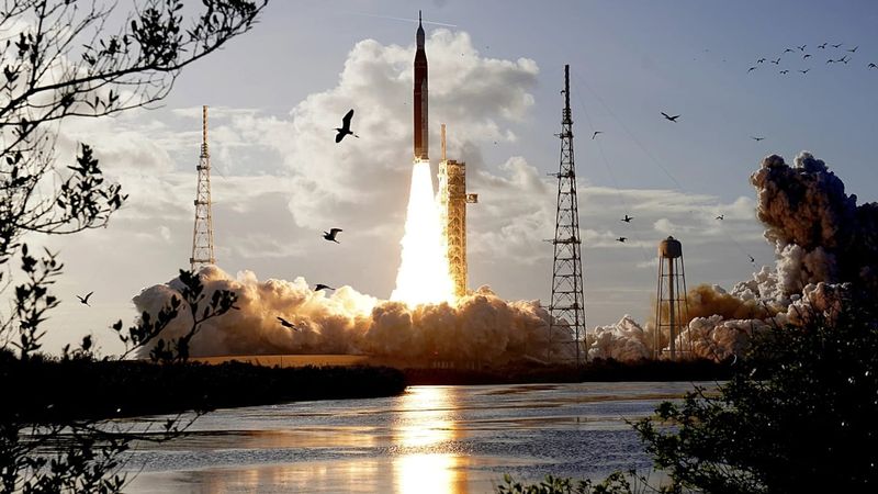 Ay’a Dönüşün Uzun Süresi: Artemis Görevleri ve Uzay Politikalarının Etkisi