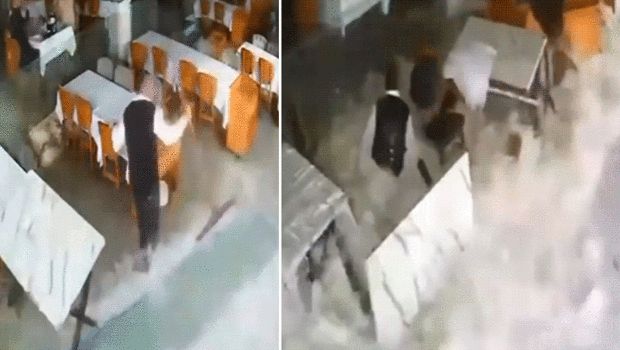 Antalya'da Dev Dalga Restoranı Su Basınca Çalışan Sürüklendi
