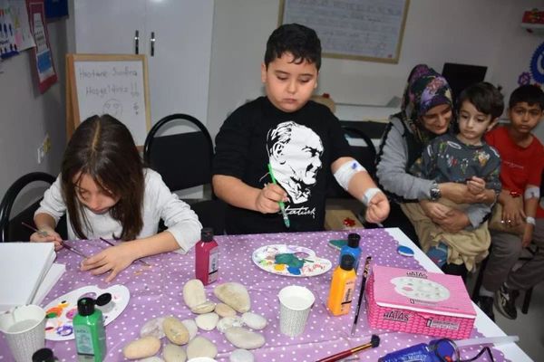 İzmir'de Hastane Sınıfında Çocuklar İçin 'Oyun Her Yerde' Etkinliği Düzenlendi