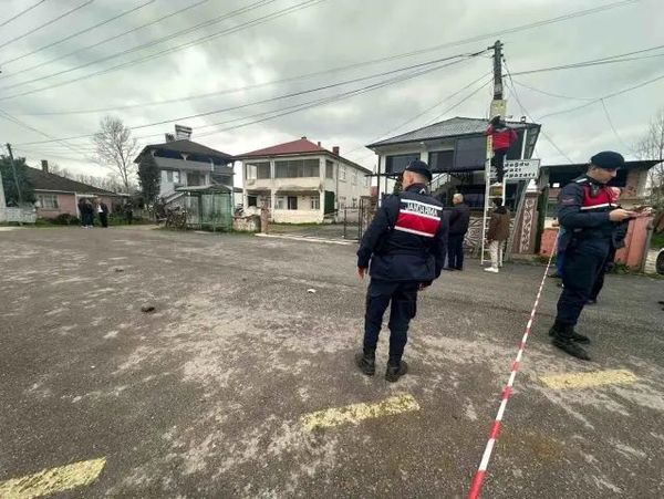 Akyazı'da Miras Tartışması Kanlı Bitti: 2 Kişi Yaralandı